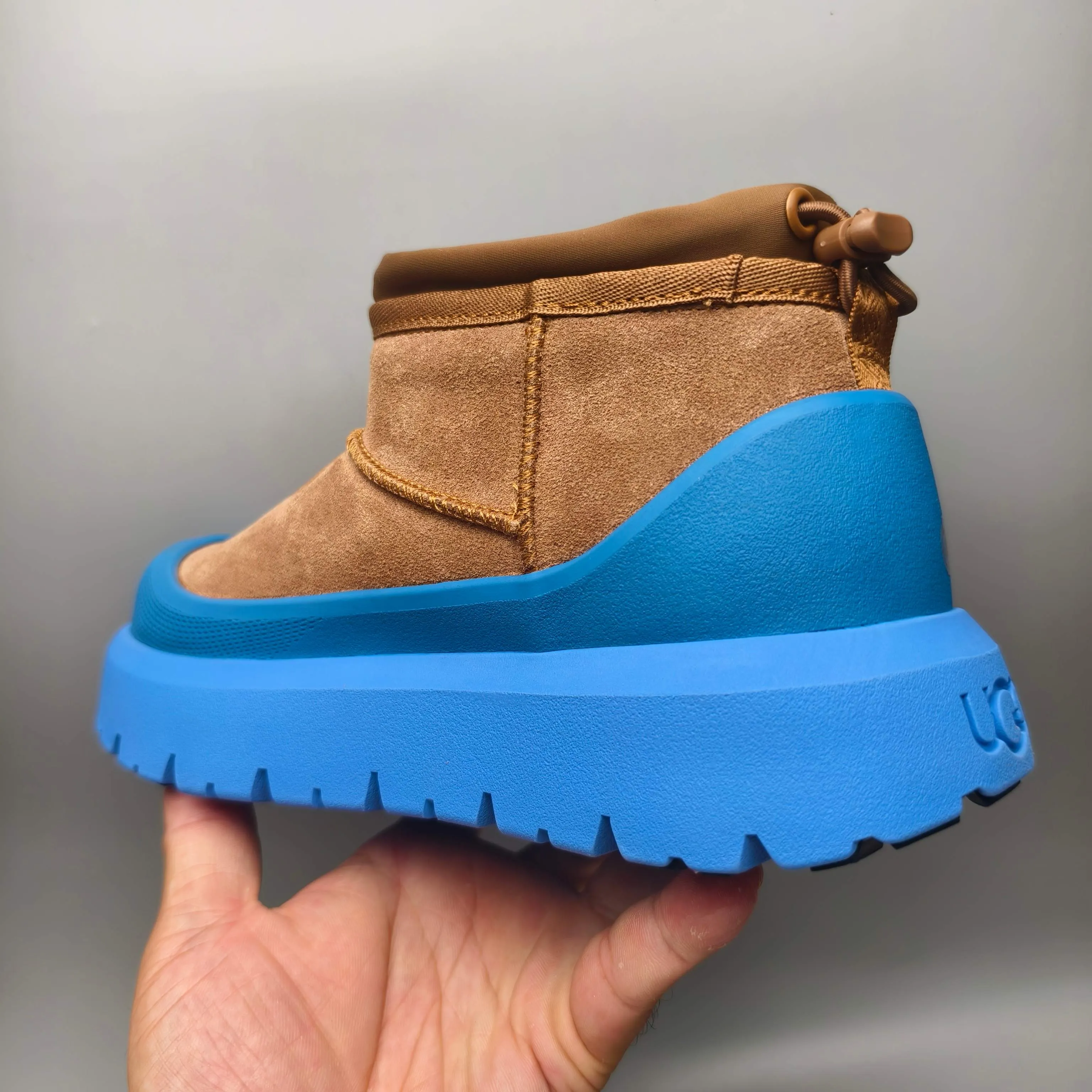 💰Women’s shoes 280 Men’s shoes 300 UGG sheepskin all-in-one snow boots 4196 Classic waterproof rubber sole couple’s shoes Color: white bottom, yellow bottom, blue bottom, black Matching code: 35-45